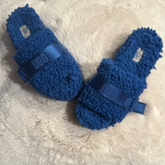 UGG Slide - Picture 2 of 4